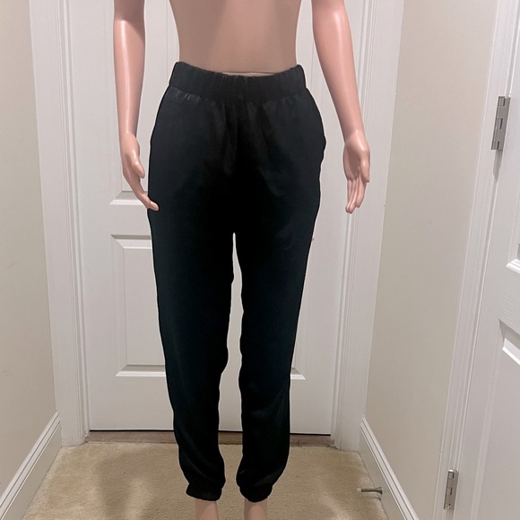 “Comfortable” Black Jogger Pants. Size L. Great Fit! Like New. - Picture 1 of 7